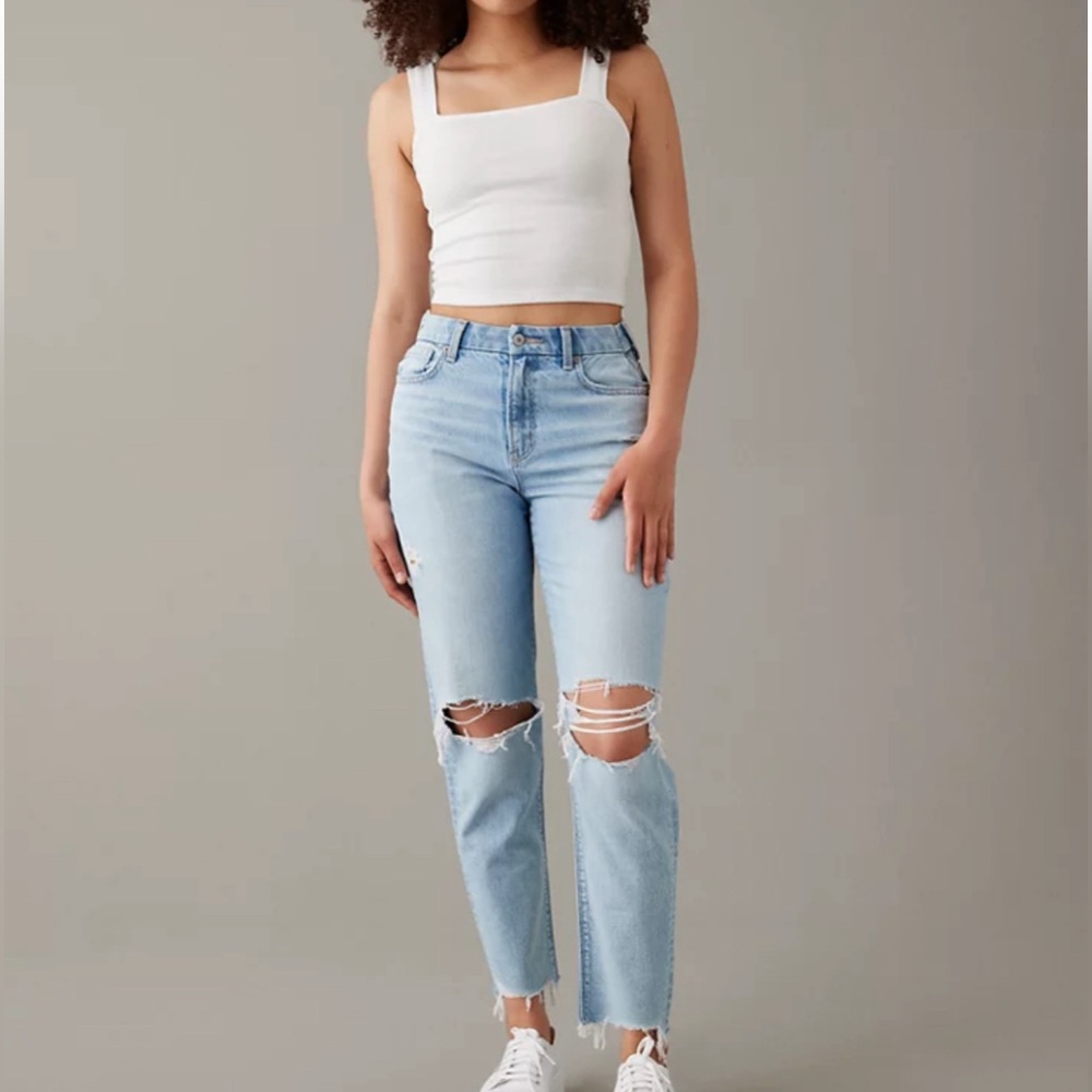 American Eagle Strigid Curvy Ripped Mom Jean